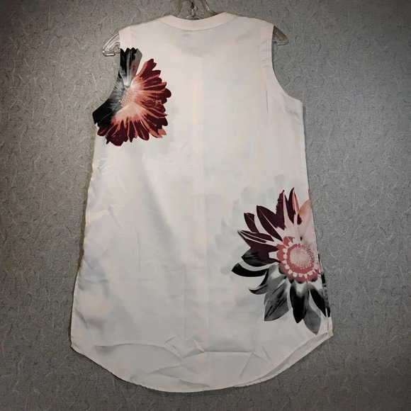 Cleo  Petites Women's Tunic Cream with Black & Red Zinnias in Size Medium - Picture 10 of 10